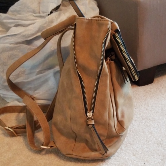 Backpack - Picture 4 of 4